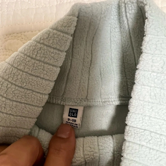 UNIQLO KIDS Warm Top Size9-10 - Picture 5 of 6